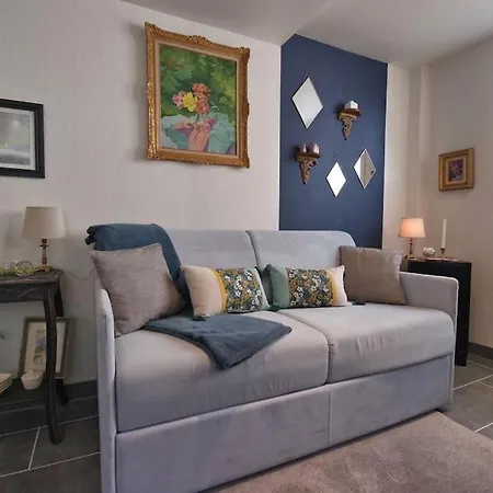 Jolie Idealement Situee * Honfleur